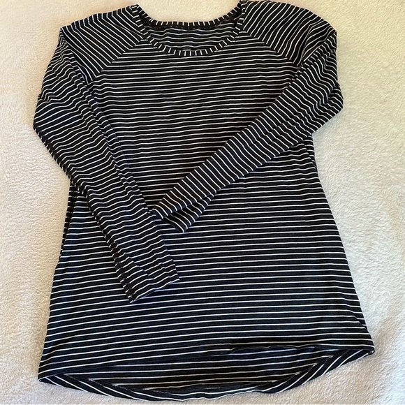 Lululemon Emerald Long Sleeve - Picture 2 of 9